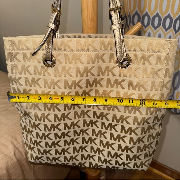 STYLISH Michael Kors Golden Tote Bag - Excellent Condition - Picture 6 of 6